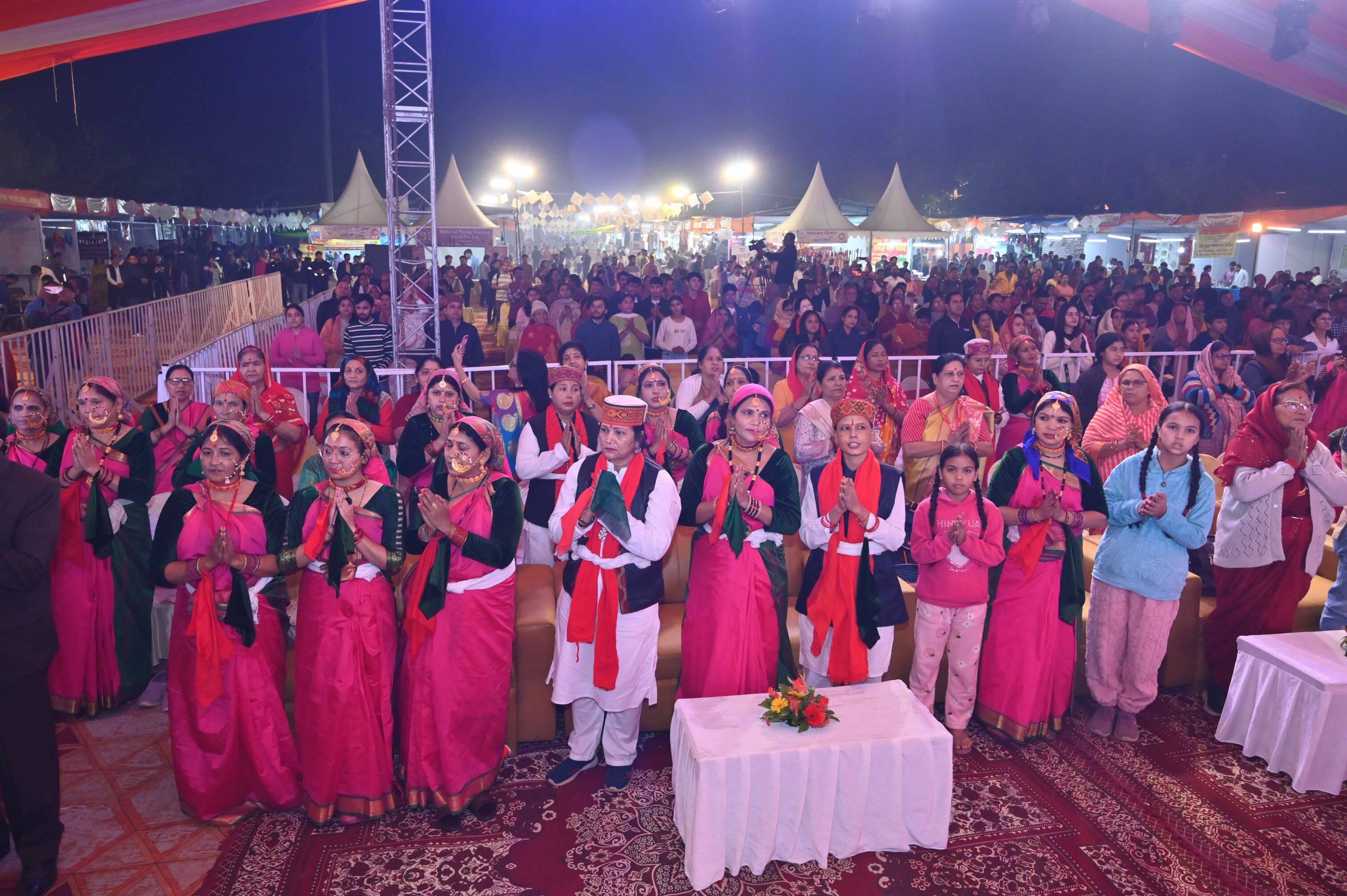 बीरबल साहनी मार्ग सि्थत पं. गोविंद वल्लभ पंत पर्वतीय सांस्कृतिक उपवन में बृहस्पतिवार को देवभूमि बीरबल साहनी मार्ग सि्थत पं. गोविंद वल्लभ पंत पर्वतीय सांस्कृतिक उपवन में बृहस्पतिवार को देवभूमि