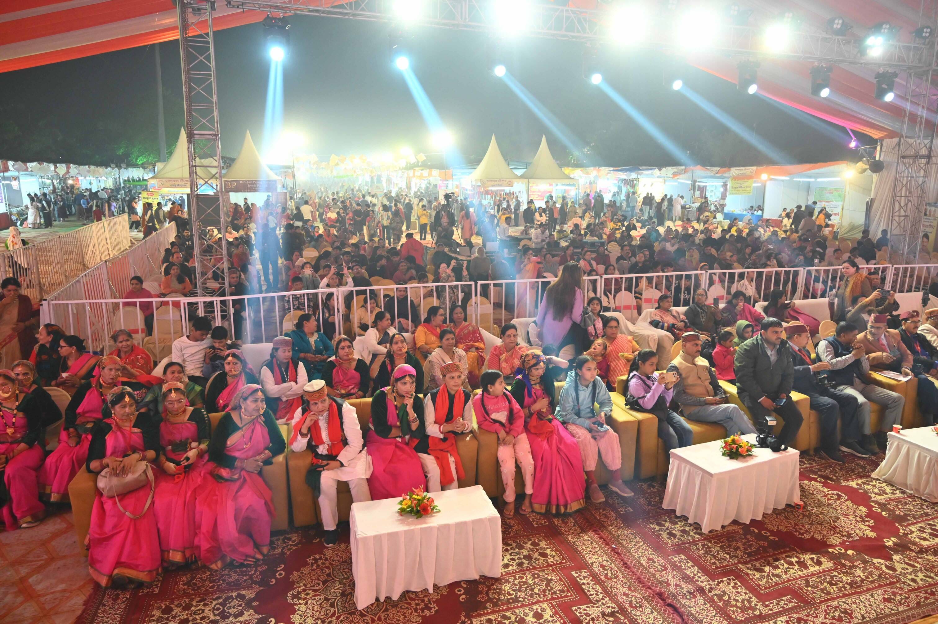 बीरबल साहनी मार्ग सि्थत पं. गोविंद वल्लभ पंत पर्वतीय सांस्कृतिक उपवन में बृहस्पतिवार को देवभूमि बीरबल साहनी मार्ग सि्थत पं. गोविंद वल्लभ पंत पर्वतीय सांस्कृतिक उपवन में बृहस्पतिवार को देवभूमि