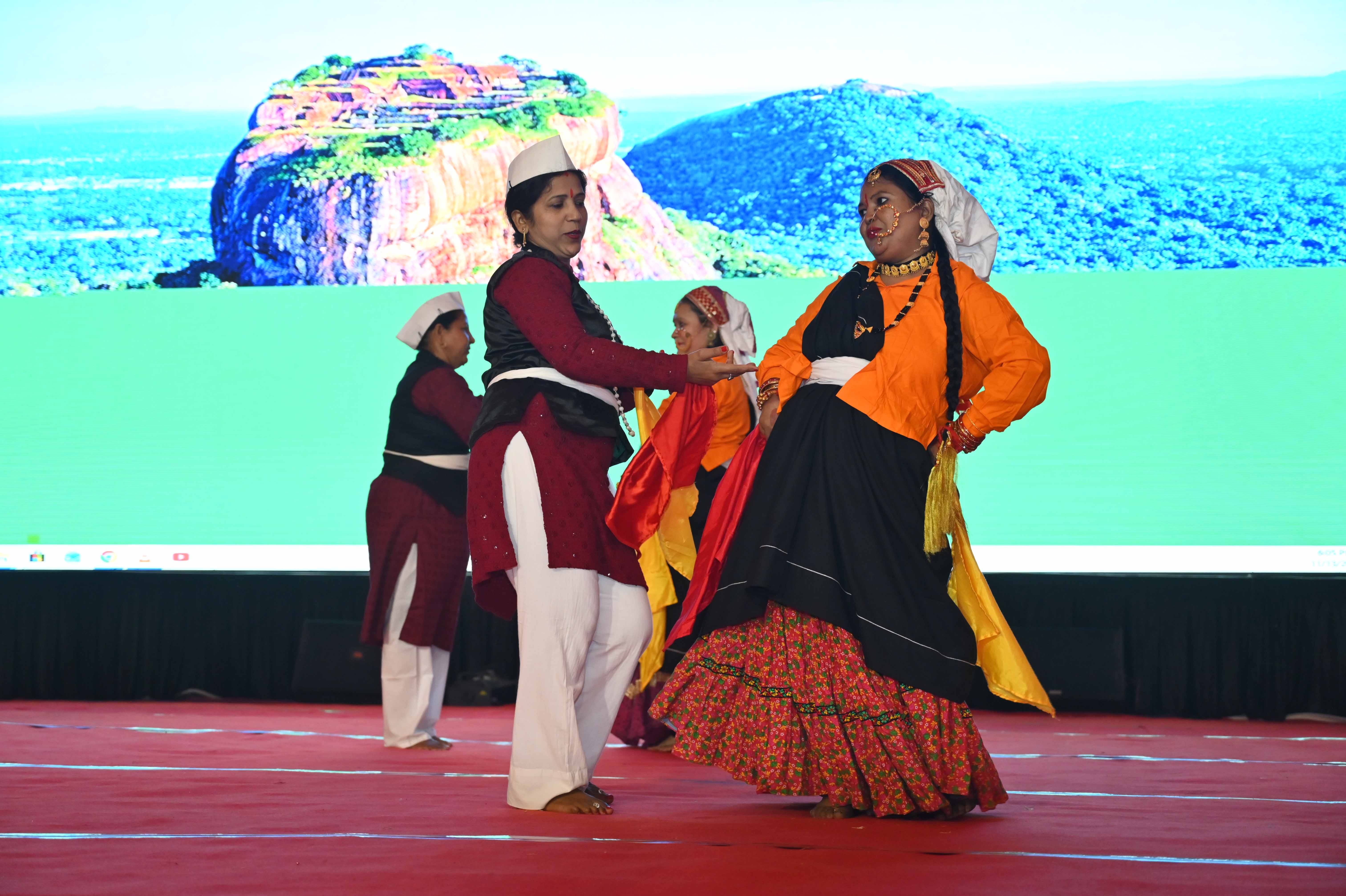 बीरबल साहनी मार्ग सि्थत पं. गोविंद वल्लभ पंत पर्वतीय सांस्कृतिक उपवन में बृहस्पतिवार को देवभूमि बीरबल साहनी मार्ग सि्थत पं. गोविंद वल्लभ पंत पर्वतीय सांस्कृतिक उपवन में बृहस्पतिवार को देवभूमि
