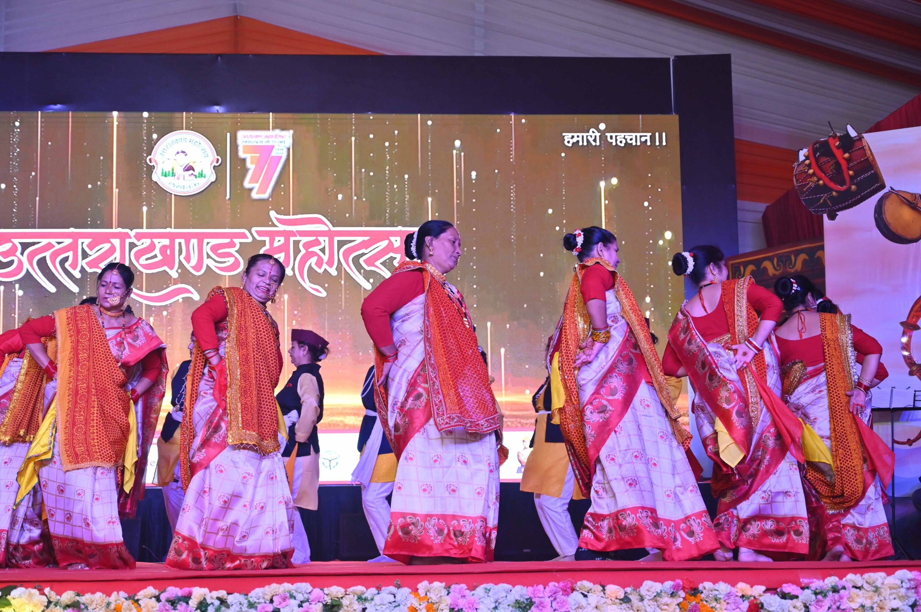 बीरबल साहनी मार्ग सि्थत पं. गोविंद वल्लभ पंत पर्वतीय सांस्कृतिक उपवन में बृहस्पतिवार को देवभूमि बीरबल साहनी मार्ग सि्थत पं. गोविंद वल्लभ पंत पर्वतीय सांस्कृतिक उपवन में बृहस्पतिवार को देवभूमि