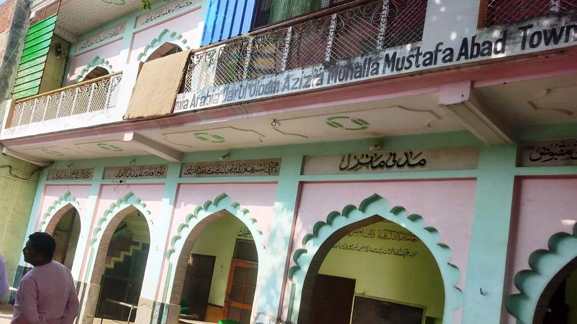 बुढ़ाना। दाऊद मदरसे में पूछताछ करती जांच एजेसी की टीम। स्वयं बुढ़ाना। दाऊद मदरसे में पूछताछ करती जांच एजेसी की टीम। स्वयं