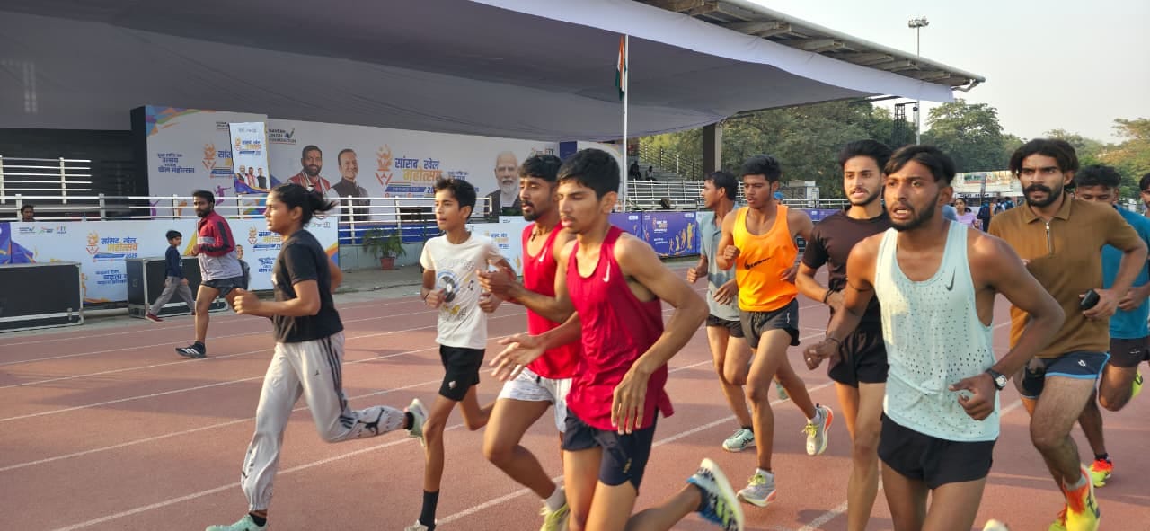 कुरुक्षेत्र। सांसद खेल महोत्सव के लिए अभ्यास करते खिलाड़ी। स्वयं