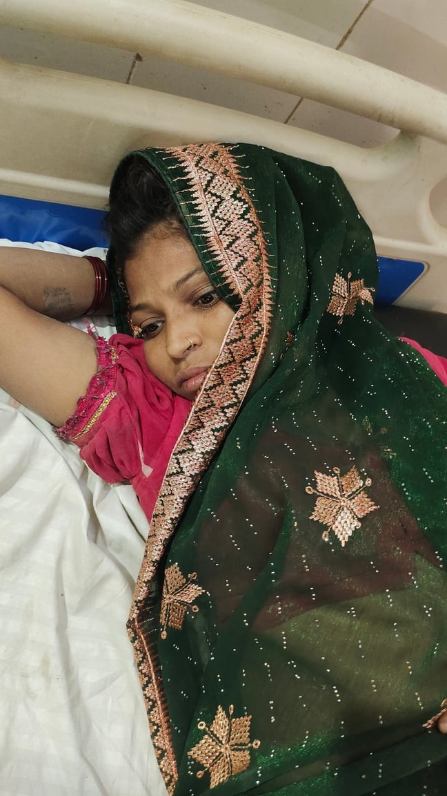 पारौली सिकरवार में मारपीट में घायल सीएचसी में भर्ती दूसरे पक्ष के लोग पारौली सिकरवार में मारपीट में घायल सीएचसी में भर्ती दूसरे पक्ष के लोग