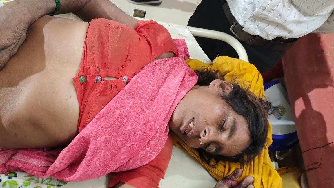 पारौली सिकरवार में मारपीट में घायल सीएचसी में भर्ती दूसरे पक्ष के लोग पारौली सिकरवार में मारपीट में घायल सीएचसी में भर्ती दूसरे पक्ष के लोग
