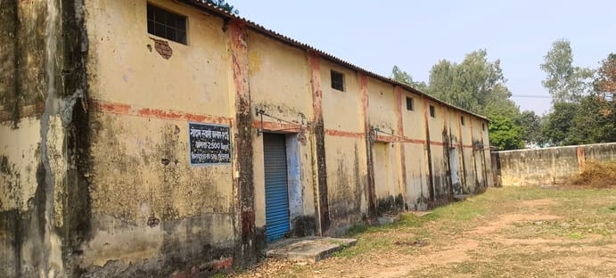 धान क्रय केंद्र का बंद पड़ा गेट स्रोत संवाद धान क्रय केंद्र का बंद पड़ा गेट स्रोत संवाद