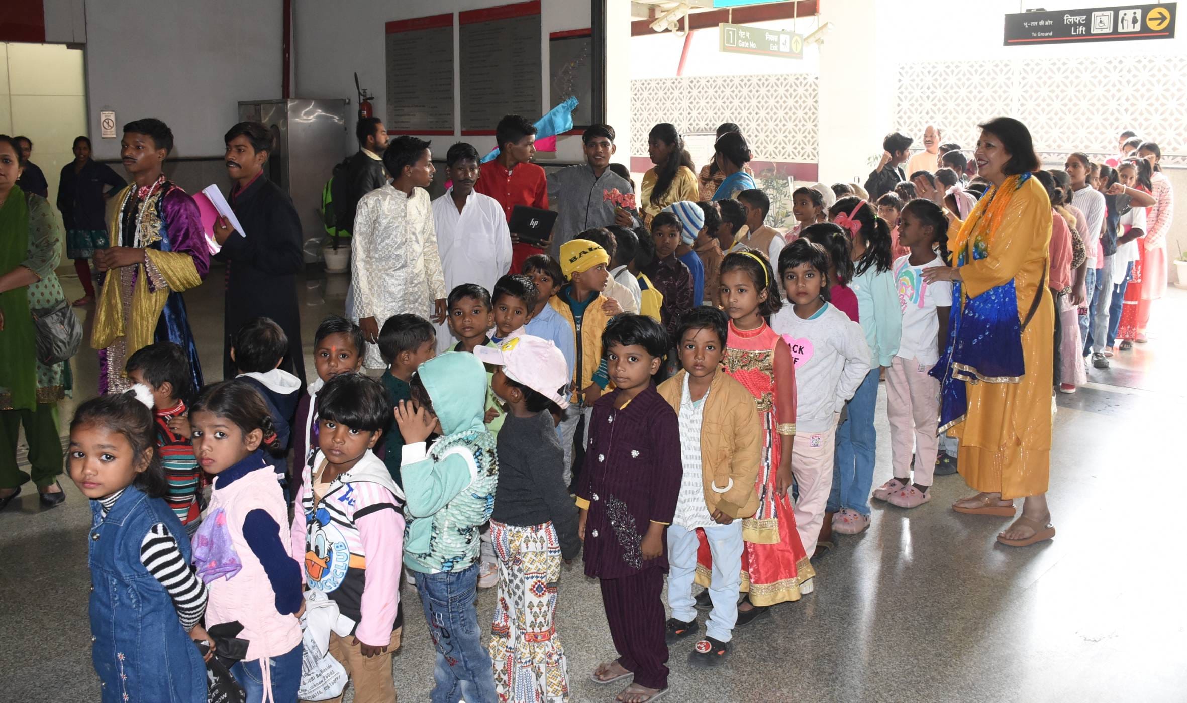 बाल दिवस के अवसर पर भारतीय विशिष्ट पहचान प्राधिकरण (आधार) के क्षेत्रीय कार्यालय की ओर से चलती म बाल दिवस के अवसर पर भारतीय विशिष्ट पहचान प्राधिकरण (आधार) के क्षेत्रीय कार्यालय की ओर से चलती म