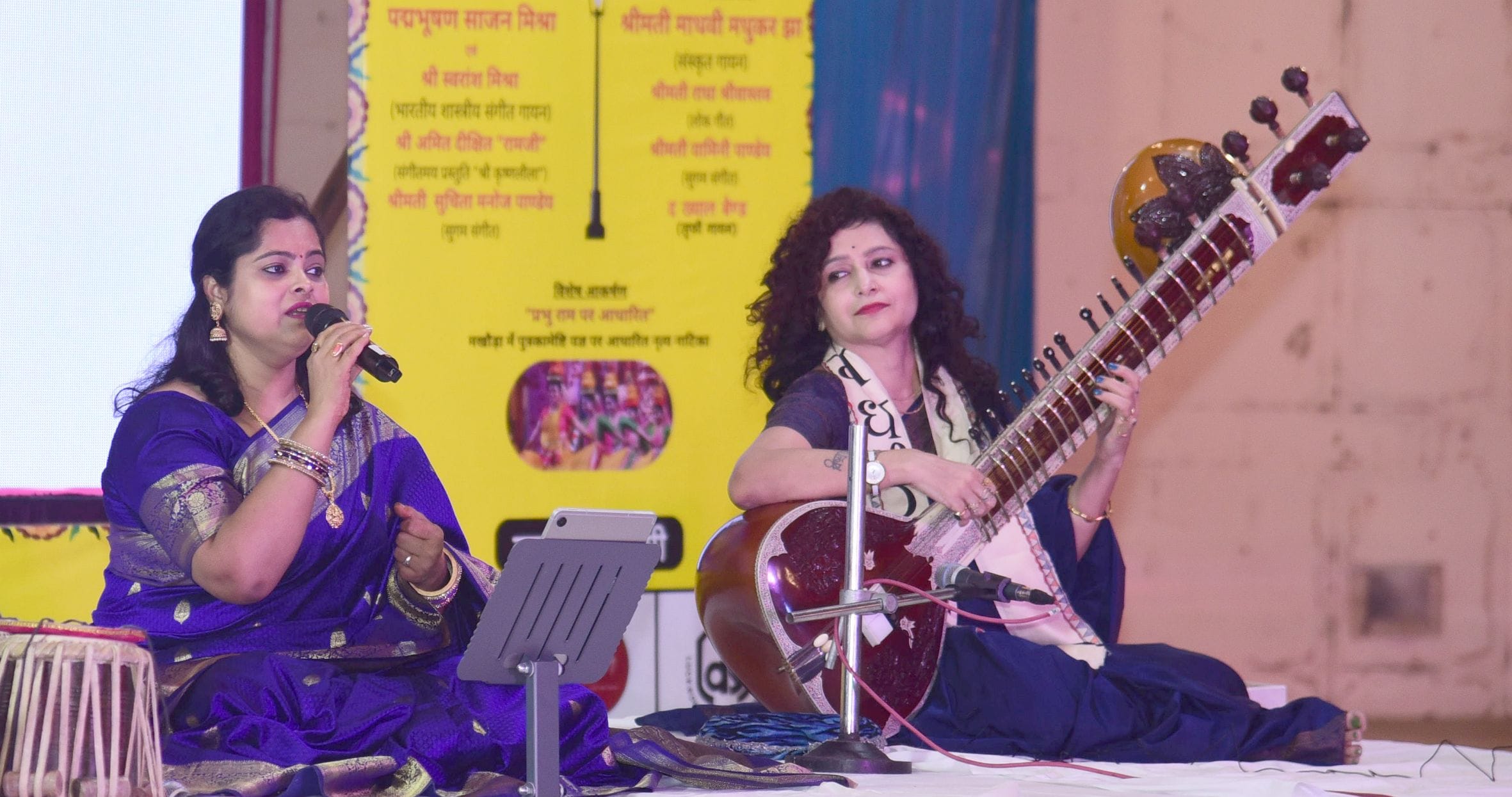 गौरैया संस्कृति महोत्सव की दूसरी शाम लोकगीतों और नृत्य की प्रस्तुतियों के नाम रही।