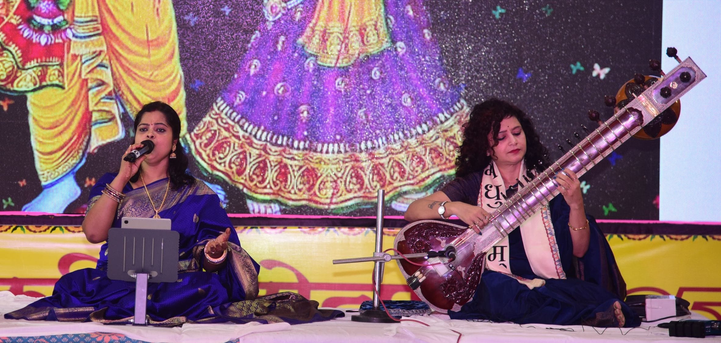 गौरैया संस्कृति महोत्सव की दूसरी शाम लोकगीतों और नृत्य की प्रस्तुतियों के नाम रही।