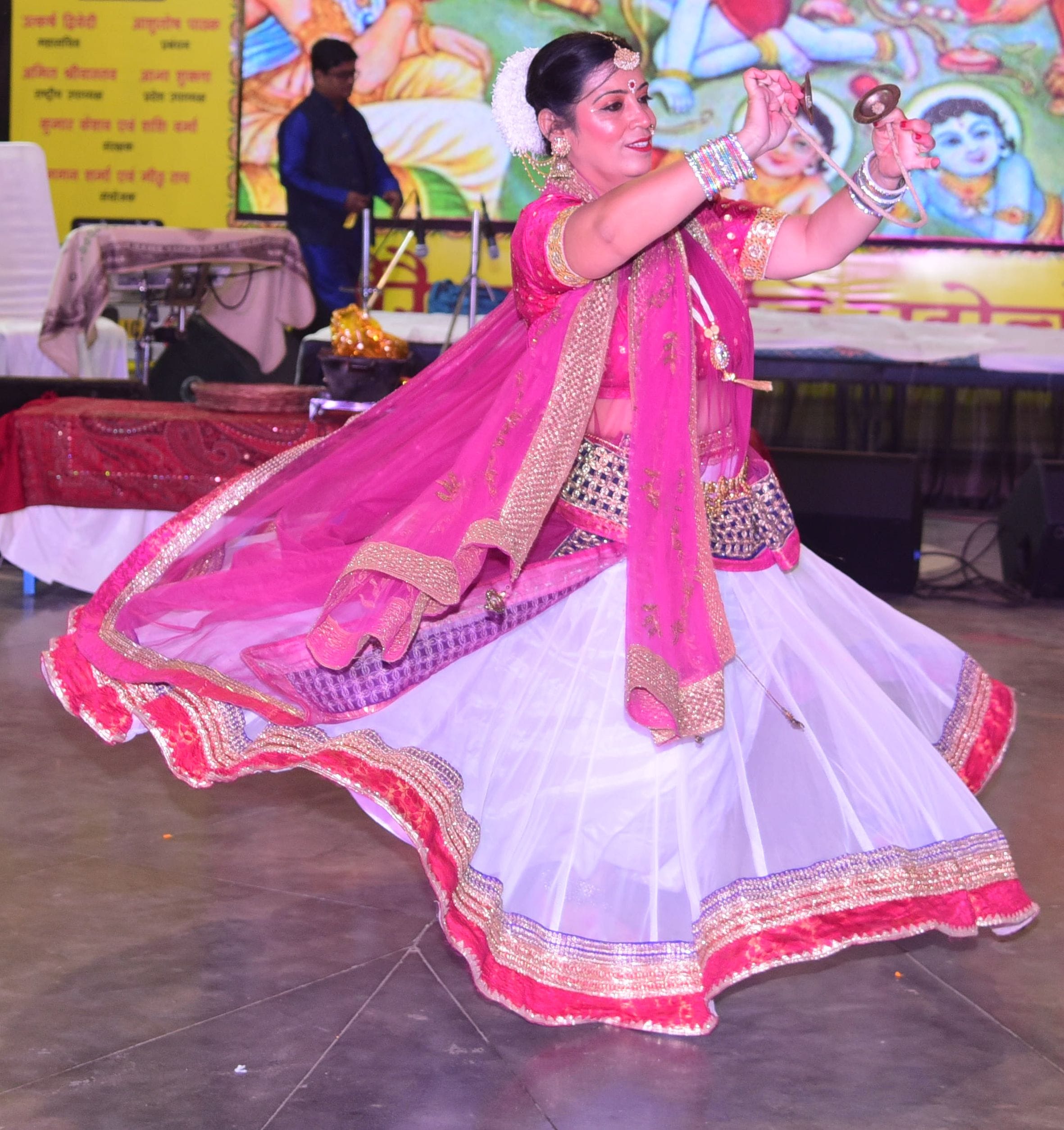 गौरैया संस्कृति महोत्सव की दूसरी शाम लोकगीतों और नृत्य की प्रस्तुतियों के नाम रही।