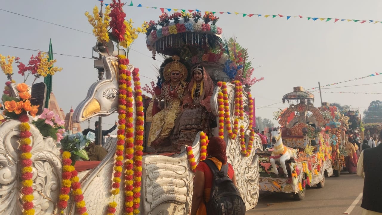 कुरुक्षेत्र। सद्भावना यात्र को हरी झंडी दिखा रवाना करने के दौरान स्वामी ज्ञानानंद। संवाद कुरुक्षेत्र। सद्भावना यात्र को हरी झंडी दिखा रवाना करने के दौरान स्वामी ज्ञानानंद। संवाद