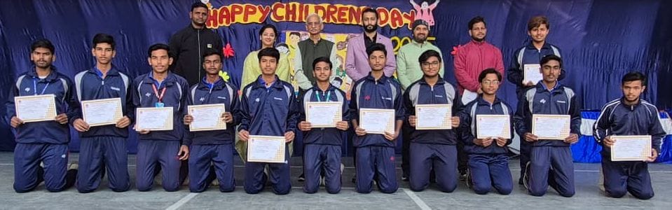 खुटार के बिटोली देवी महाविद्यालय में चित्रकला का प्रदर्शन करती छात्राएं। स्रोत कॉलेज खुटार के बिटोली देवी महाविद्यालय में चित्रकला का प्रदर्शन करती छात्राएं। स्रोत कॉलेज