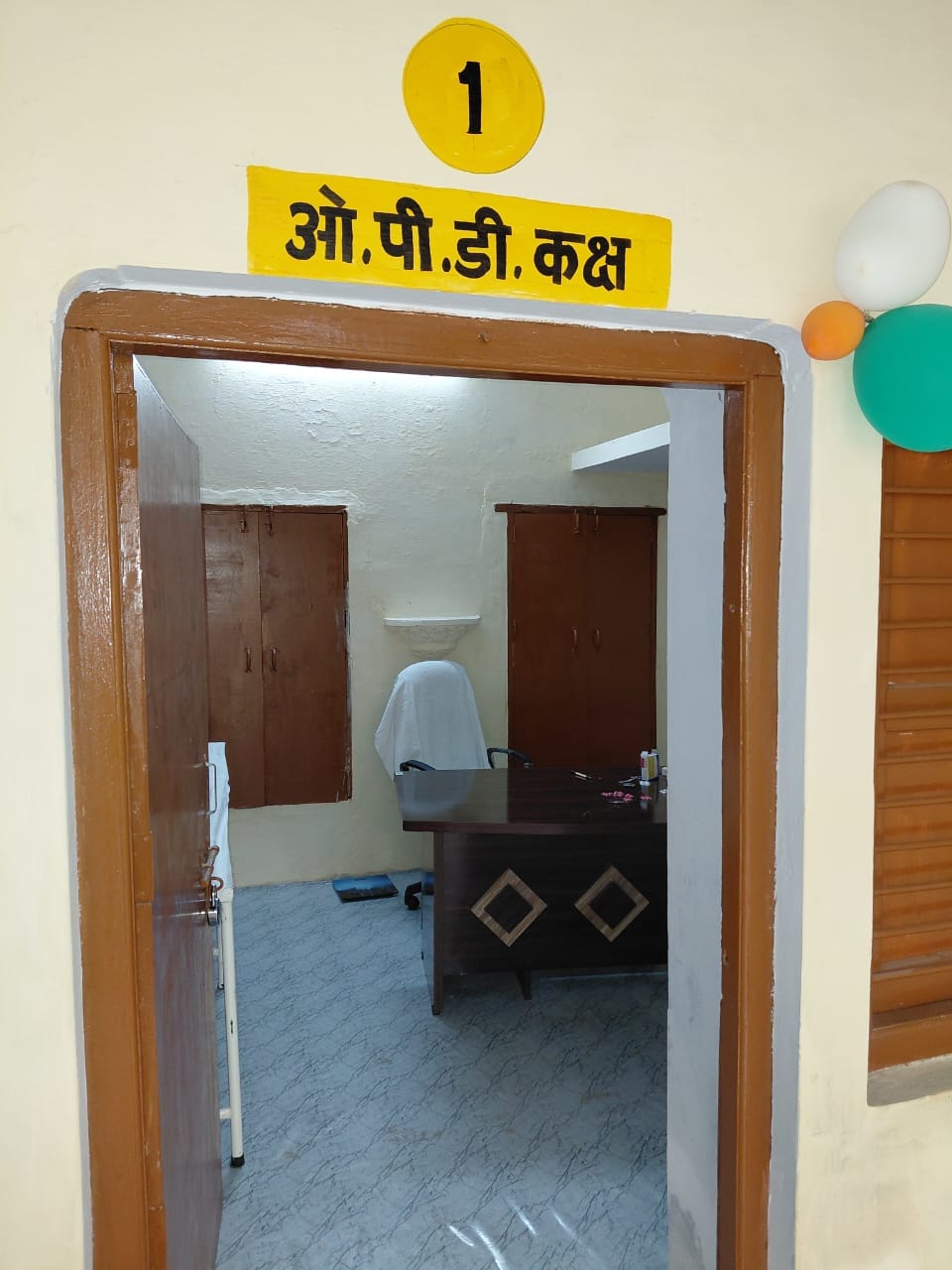 मोहल्ला खकरा के सराय खां में ओपीडी कक्ष पर पड़ा ताला। संवाद