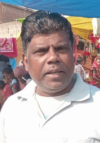 शाहजहांपुर में लाल इमली चौराहा पर लगा जाम। संवाद शाहजहांपुर में लाल इमली चौराहा पर लगा जाम। संवाद