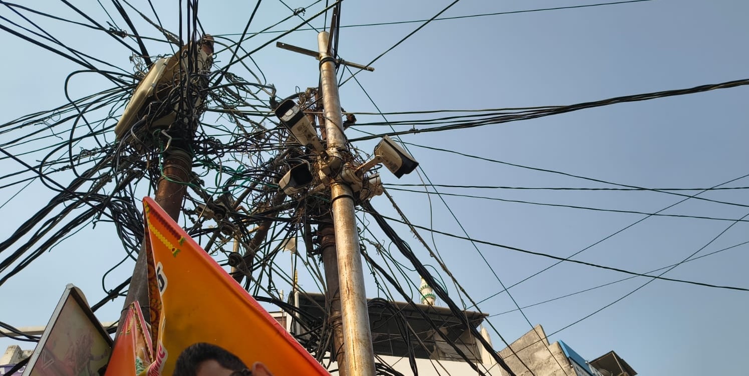 14 कलेक्ट्रेट क्षेत्र में लगा सीसीटीवी कैमरा। संवाद