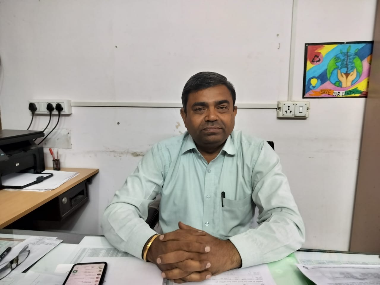 अभियान में भाग लेते हुए अध्यापक। अभियान में भाग लेते हुए अध्यापक।