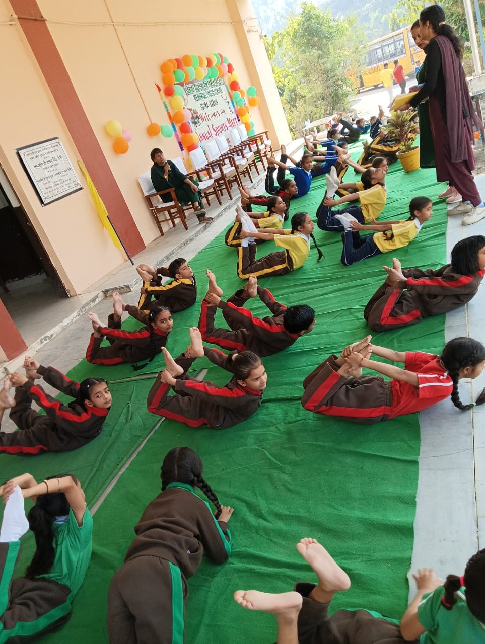 बाबैन। खेल गतिविधि में भाग लेते बच्चे। विज्ञप्ति बाबैन। खेल गतिविधि में भाग लेते बच्चे। विज्ञप्ति
