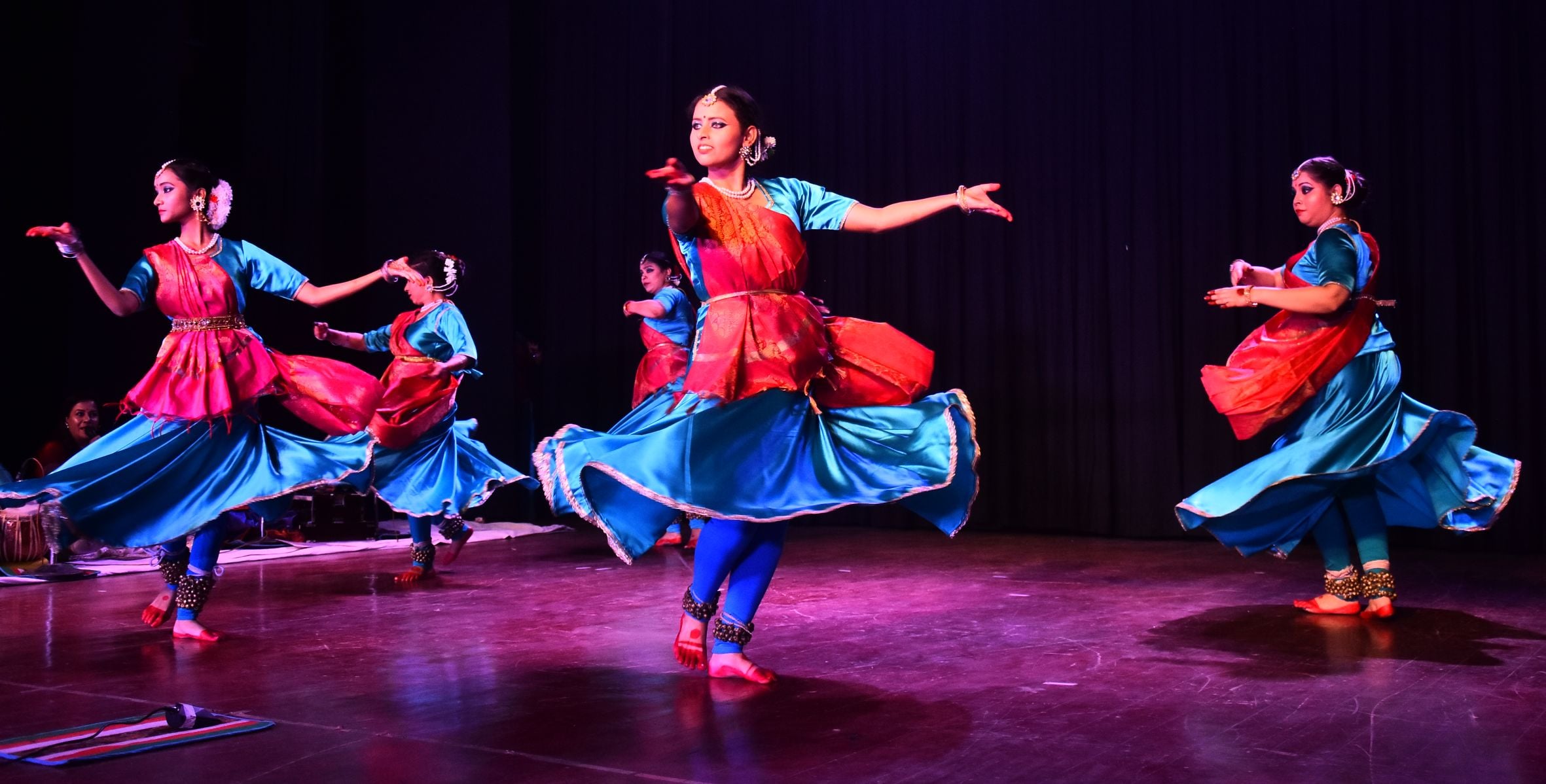 बिरजू महाराज कथक संस्थान की ओर से राय उमानाथ बली प्रेक्षागृह में शनिवार को कार्यक्रम हुआ। 