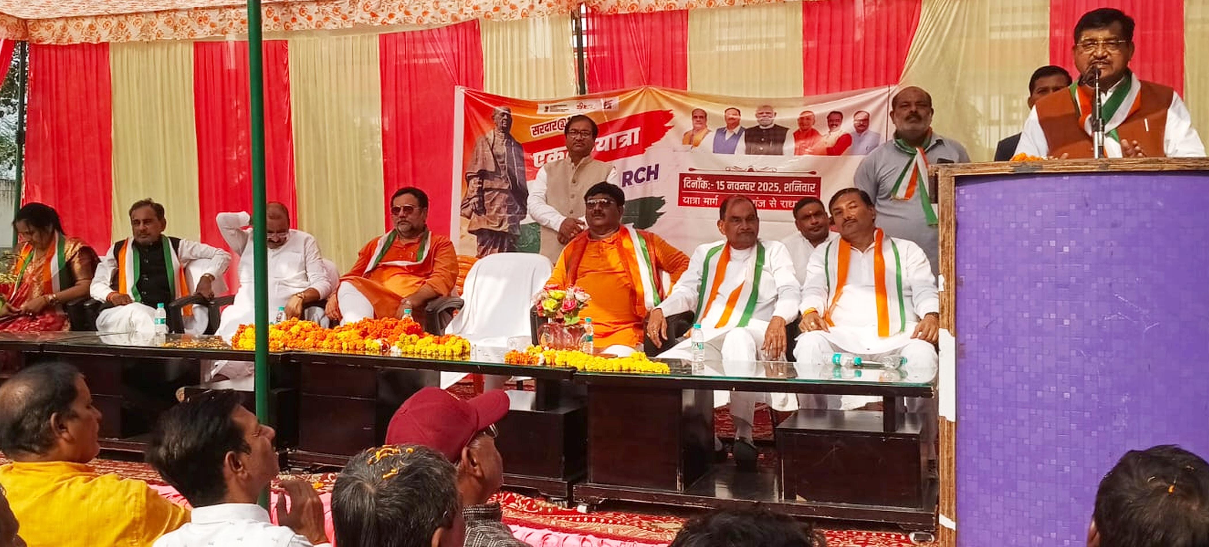 फोटो-45-सभा को संबोधित करते जलशक्ति राज्य मंत्री रामकेश निषाद। संवाद फोटो-45-सभा को संबोधित करते जलशक्ति राज्य मंत्री रामकेश निषाद। संवाद