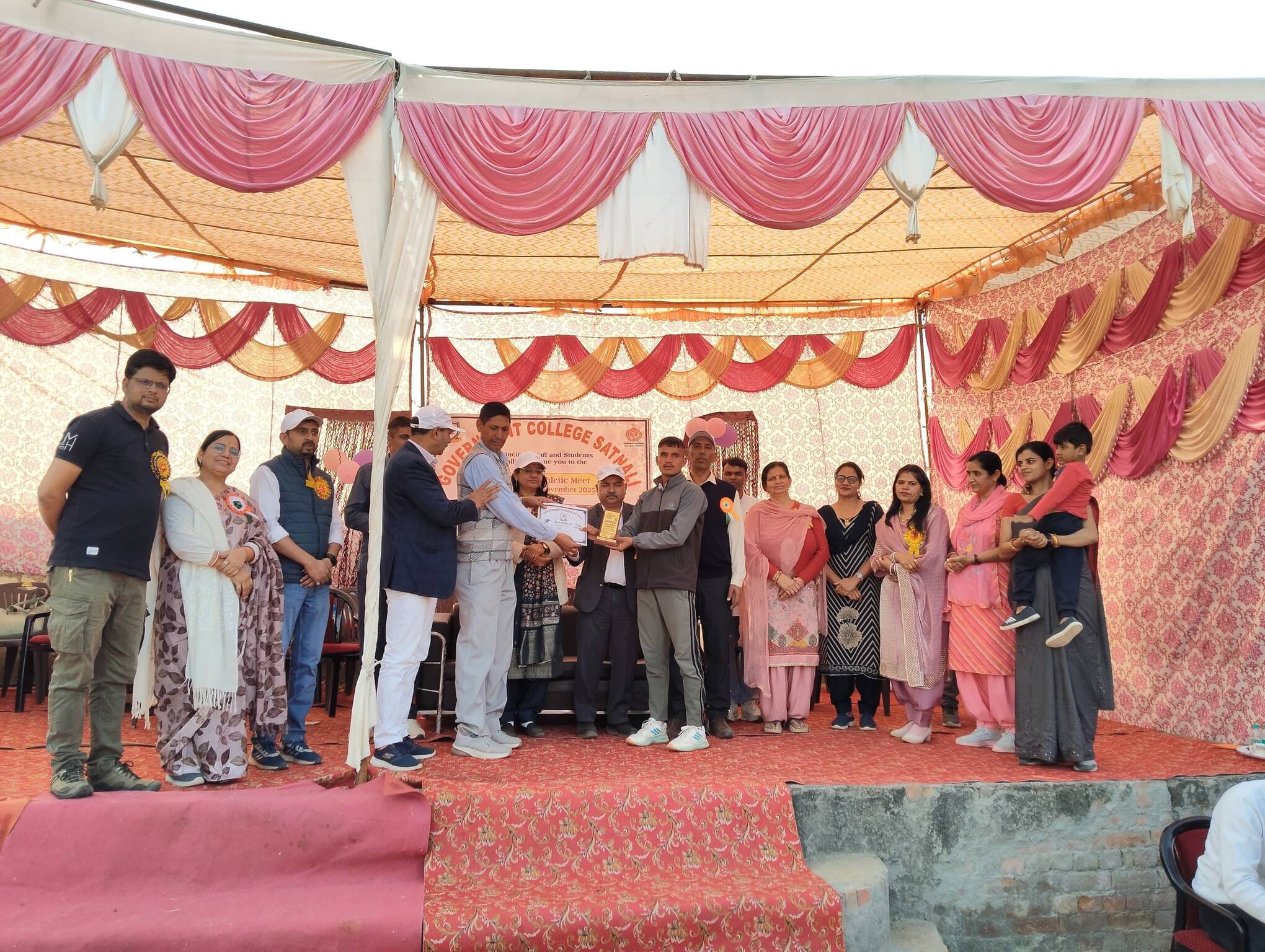 फोटो संख्या:69- राजकीय महाविद्यालय सतनाली में दौड़ प्रतियोगिता में हिस्सा लेते विद्यार्थी---स्र फोटो संख्या:69- राजकीय महाविद्यालय सतनाली में दौड़ प्रतियोगिता में हिस्सा लेते विद्यार्थी---स्र