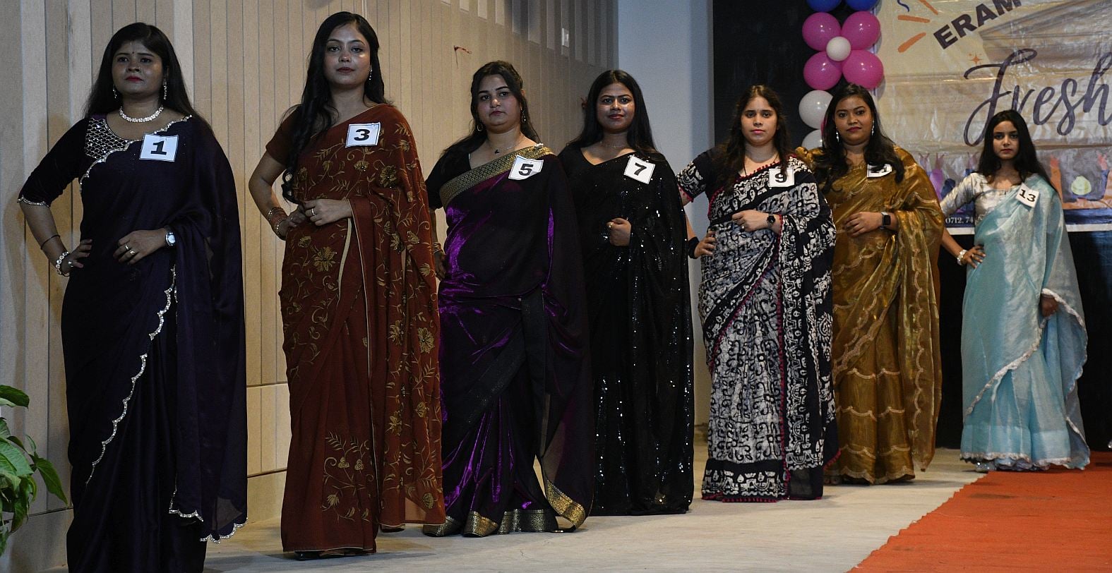 इरम गर्ल्स डिग्री कॉलेज में शनिवार को जूनियर विद्यार्थियों के सम्मान में सीनियर विद्यार्थियों न