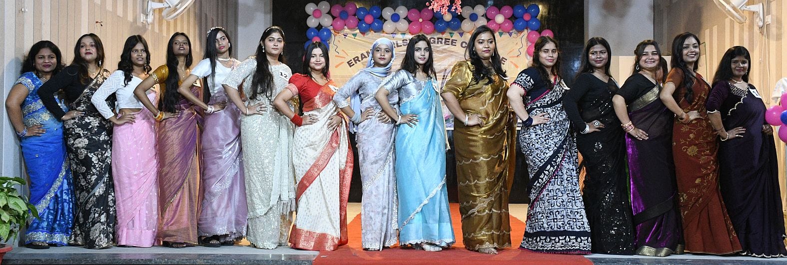 इरम गर्ल्स डिग्री कॉलेज में शनिवार को जूनियर विद्यार्थियों के सम्मान में सीनियर विद्यार्थियों न