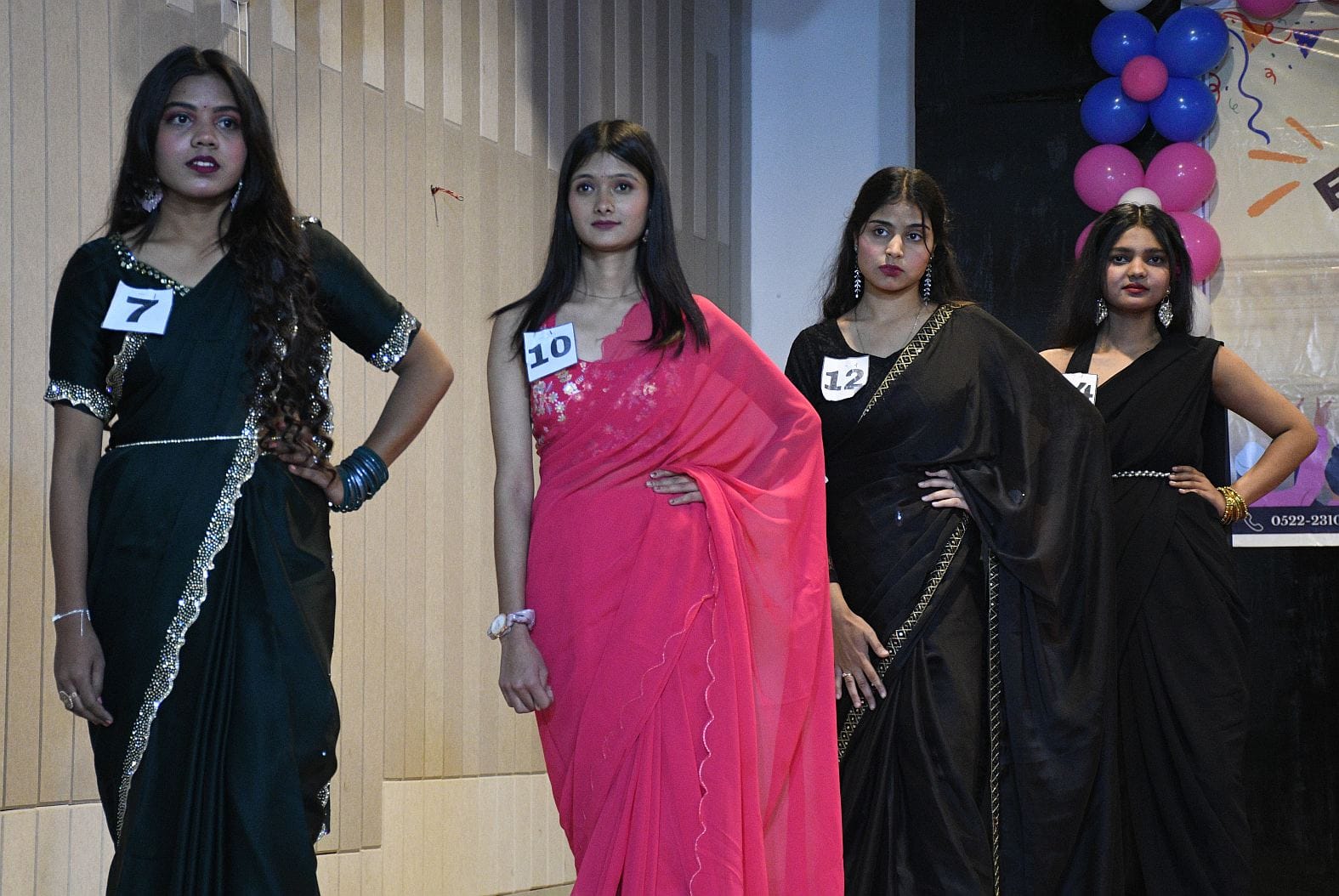 इरम गर्ल्स डिग्री कॉलेज में शनिवार को जूनियर विद्यार्थियों के सम्मान में सीनियर विद्यार्थियों न