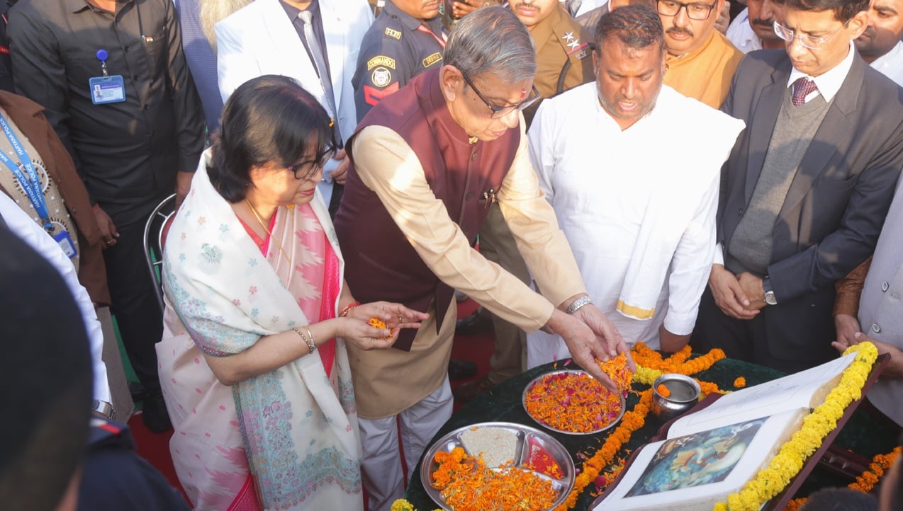कुरुक्षेत्र। अंतरराष्ट्रीय गीता महोत्सव में सरल मेले का रिबन की गांठ खोलकर उद्घाटन करते  राज्यप