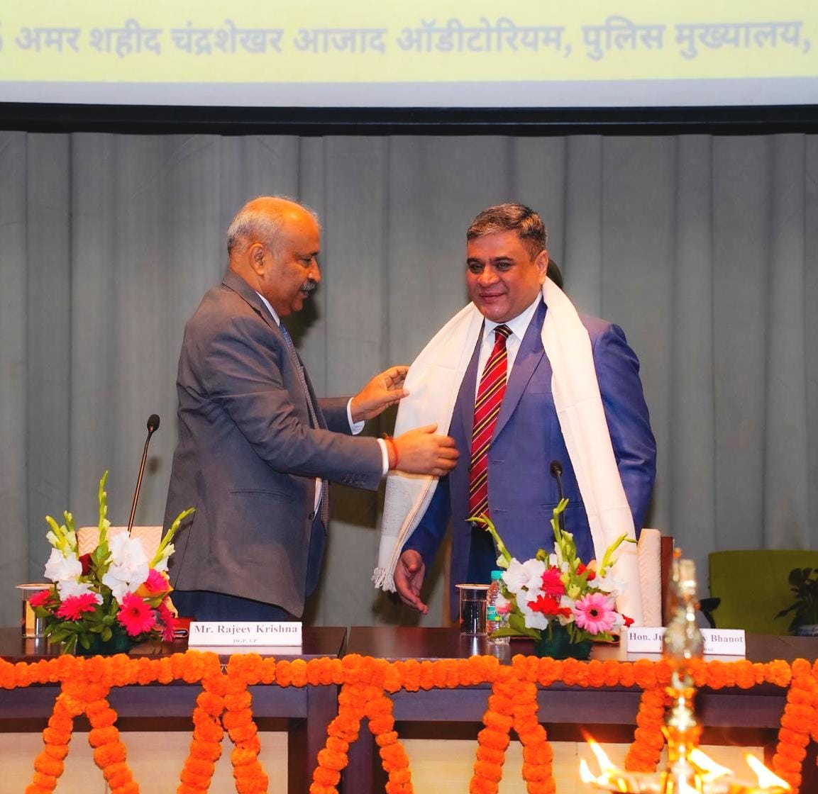 कार्यशाला का शुभारंभ करते किशोर न्याय समिति के अध्यक्ष व न्यायमूर्ति अजय भनोट तथा डीजीपी राजीव कार्यशाला का शुभारंभ करते किशोर न्याय समिति के अध्यक्ष व न्यायमूर्ति अजय भनोट तथा डीजीपी राजीव