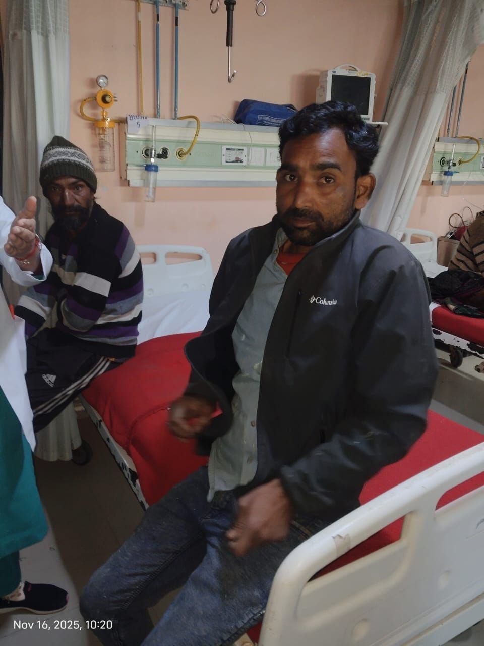 कुत्ते के हमले से घायल बिहार के दिनेश सिंह। संवाद कुत्ते के हमले से घायल बिहार के दिनेश सिंह। संवाद