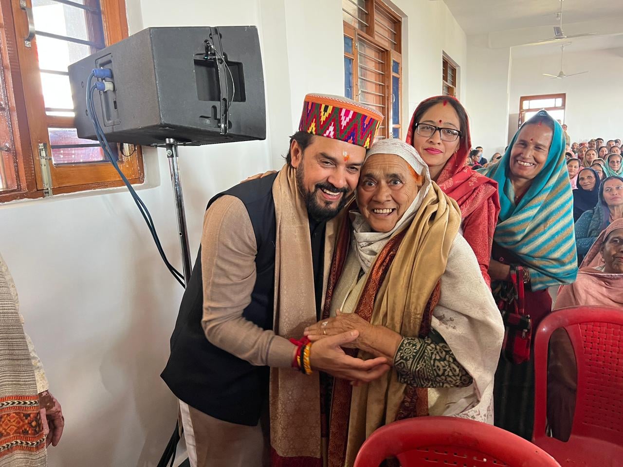 पंजोत में विश्राम गृह कम मैरिज पैलेस का लोकार्पण करते सांसद अनुराग सिंह ठाकुर। पार्टी।
