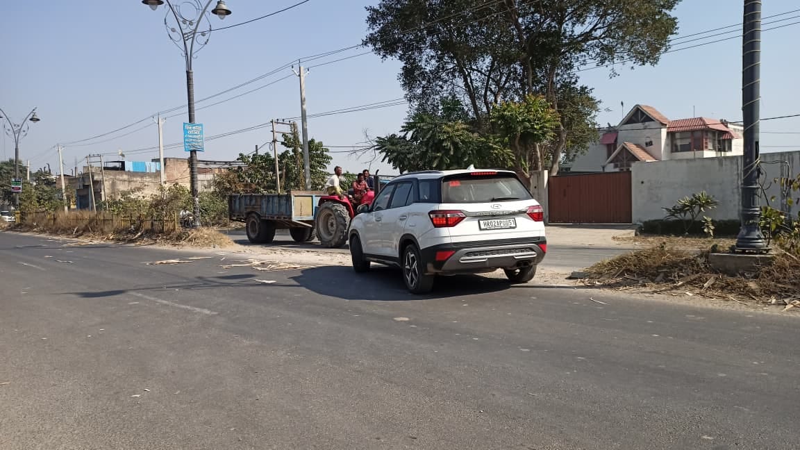राष्ट्रीय राजमार्ग पर बना अवैध कट। संवाद