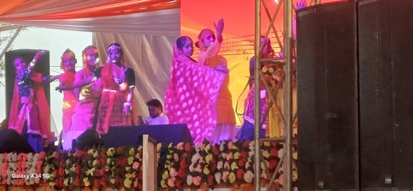 द्वाबा महोत्सव में संगीत प्रस्तुत करते गोलू राजा और ज्योति माही-संवाद द्वाबा महोत्सव में संगीत प्रस्तुत करते गोलू राजा और ज्योति माही-संवाद