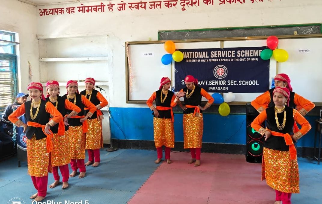 बड़ागांव स्कूल में आयोजित एनएसएस शिविर के समापन पर मौजूद मुख्यातिथि और स्वयं सेवी। संवाद बड़ागांव स्कूल में आयोजित एनएसएस शिविर के समापन पर मौजूद मुख्यातिथि और स्वयं सेवी। संवाद