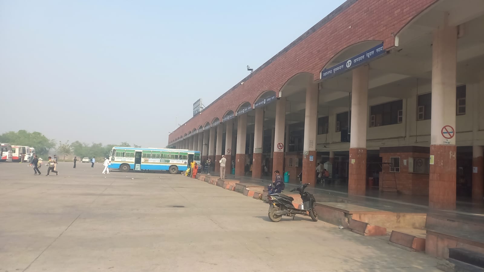 फोटो 57 : बहादुरगढ़ रेलवे स्टेशन। संवाद