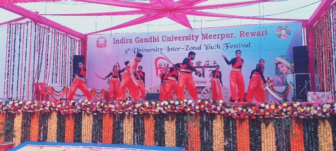 जोनल युवा महोत्सव हिंडोला का शुभारंभ करते बावल के विधायक डॉ. कृष्ण कुमार। संवाद