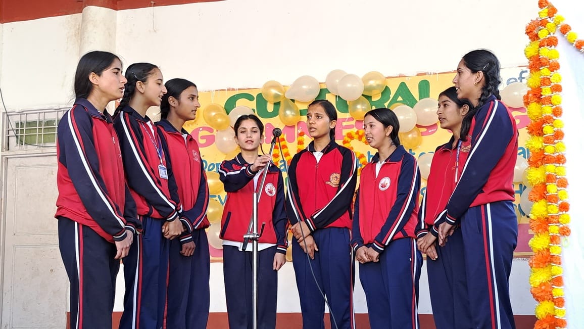 कन्या स्कूल रामपुर में आयोजित विशेष शिविर में नाटी डालती मुख्य अतिथि और छात्राएं |: संवाद कन्या स्कूल रामपुर में आयोजित विशेष शिविर में नाटी डालती मुख्य अतिथि और छात्राएं |: संवाद