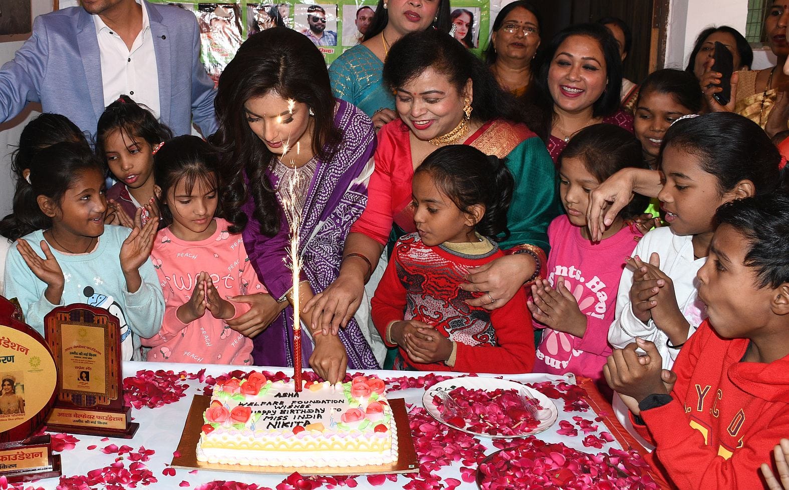 मिस फेमिना ने मलिन बस्ती के बच्चों के साथ मनाया जन्मदिन
