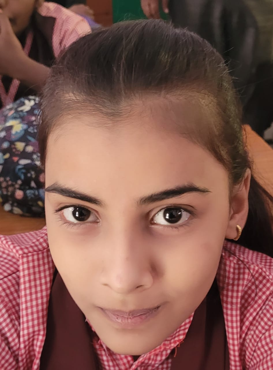 नगर क्षेत्र के पूर्व माध्यमिक विद्यालय बापू विद्या मंदिर में बैग लेकर पढ़ते हुए बच्चे। संवाद नगर क्षेत्र के पूर्व माध्यमिक विद्यालय बापू विद्या मंदिर में बैग लेकर पढ़ते हुए बच्चे। संवाद