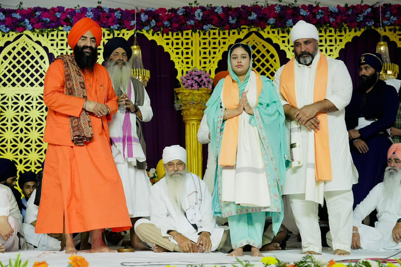 पिहाेवा। डेरा उदासीन ब्रह्म अखाड़ा मांडी साहिब में गुरुनानक देव जी के सुपुत्र बाबा श्रीचंद देव पिहाेवा। डेरा उदासीन ब्रह्म अखाड़ा मांडी साहिब में गुरुनानक देव जी के सुपुत्र बाबा श्रीचंद देव