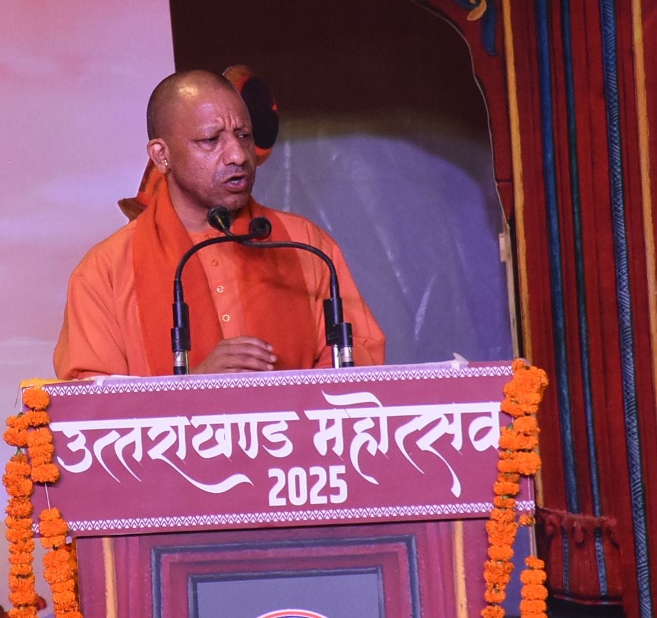 सीएम योगी रविवार को पं. गोविंद वल्लभ पंत सांस्कृतिक उपवन में चल रहे उत्तराखंड महोत्सव के आठवें 