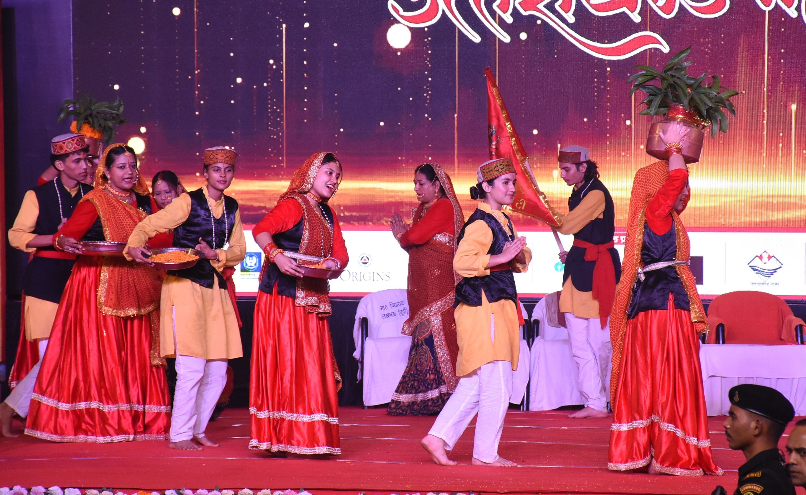 उत्तराखंड महोत्सव के आठवें दिन रविवार की छुट्टी के चलते दर्शकों की संख्या सर्वाधिक रही। हजारों उत्तराखंड महोत्सव के आठवें दिन रविवार की छुट्टी के चलते दर्शकों की संख्या सर्वाधिक रही। हजारों