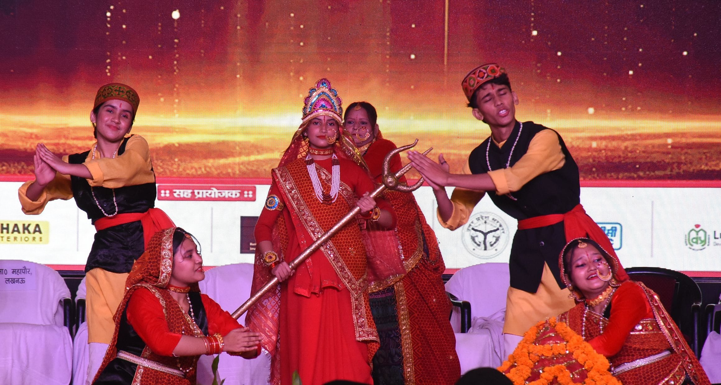 उत्तराखंड महोत्सव के आठवें दिन रविवार की छुट्टी के चलते दर्शकों की संख्या सर्वाधिक रही। हजारों उत्तराखंड महोत्सव के आठवें दिन रविवार की छुट्टी के चलते दर्शकों की संख्या सर्वाधिक रही। हजारों