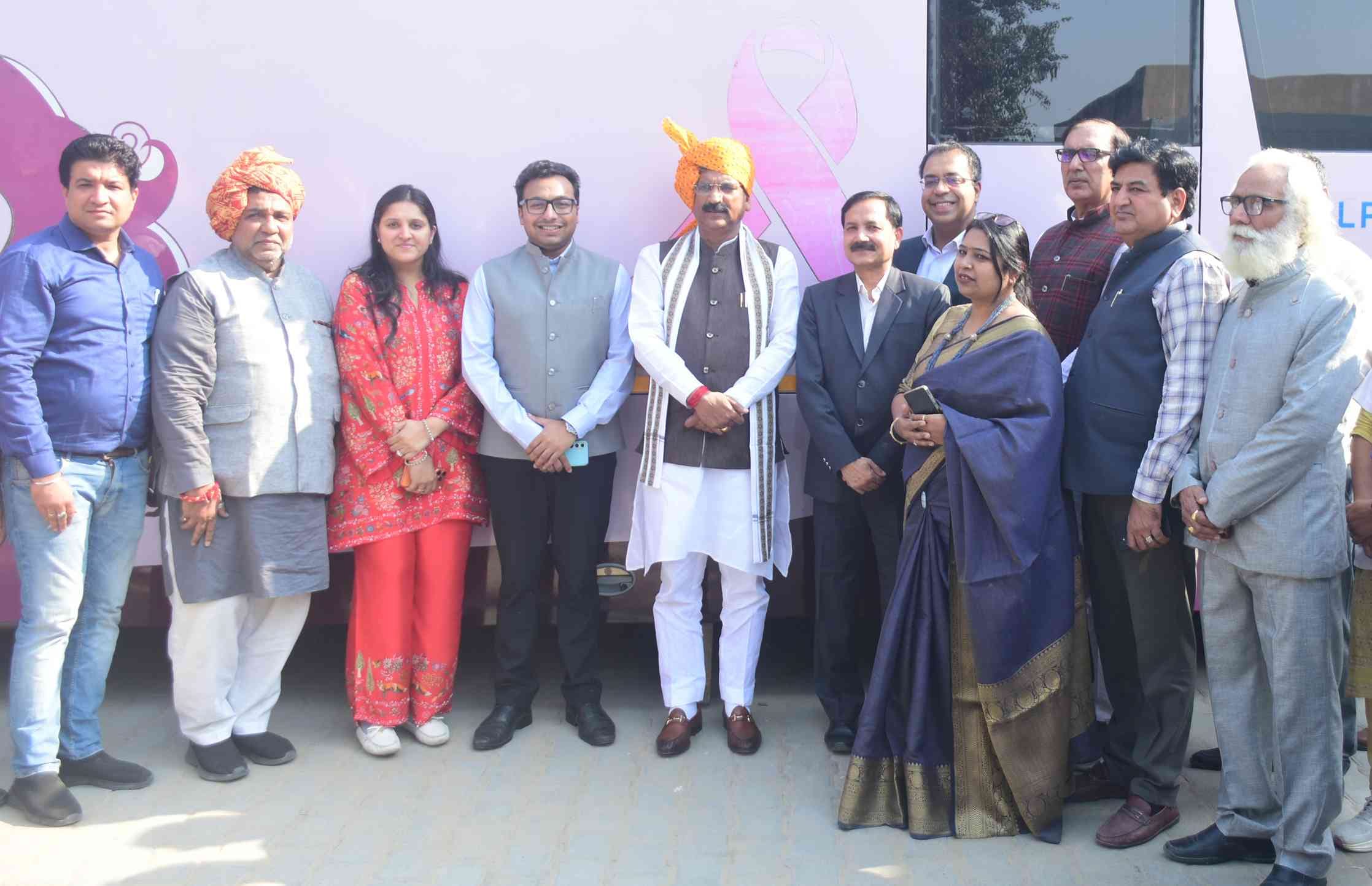 11. रोहतक के सांपला में नवनियुक्त चेयरमैन को पदग्रहण कराते मंत्री कृष्ण बेदी। संवाद 11. रोहतक के सांपला में नवनियुक्त चेयरमैन को पदग्रहण कराते मंत्री कृष्ण बेदी। संवाद
