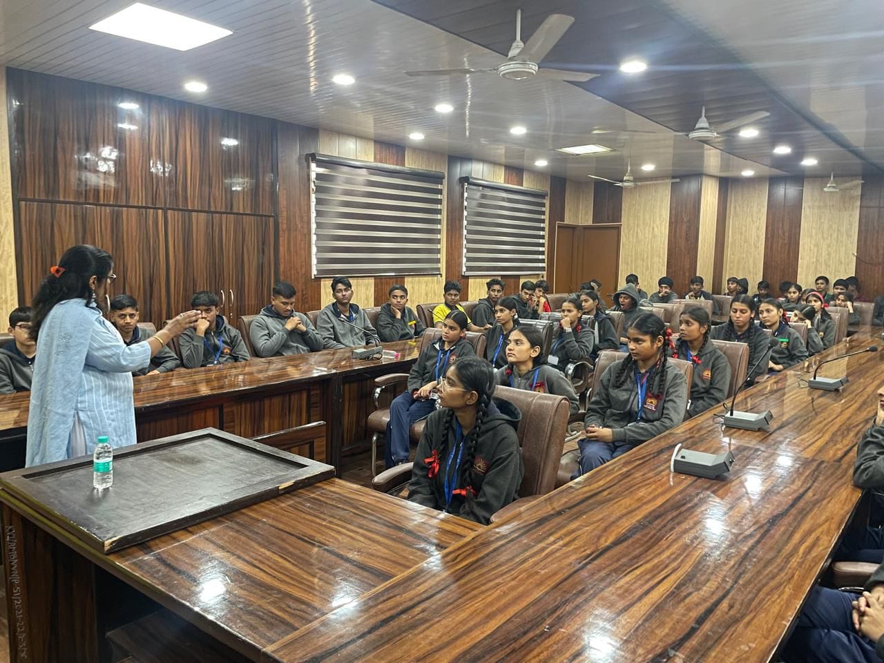 छावनी के गांधी मेमोरियल नेशनल कॉलेज की ओर से केंद्रीय विद्यालय क्रमांक एक में क्षमता-विकास आउटर छावनी के गांधी मेमोरियल नेशनल कॉलेज की ओर से केंद्रीय विद्यालय क्रमांक एक में क्षमता-विकास आउटर