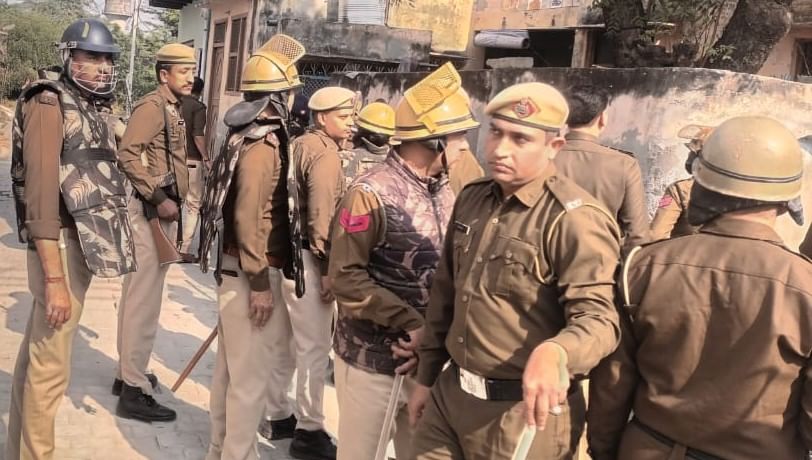 फोटो : 17: सोनीपत के मटिंडू गांव में नपाई कराते प्रशासन के अधिकारी । स्रोत ग्रामीण फोटो : 17: सोनीपत के मटिंडू गांव में नपाई कराते प्रशासन के अधिकारी । स्रोत ग्रामीण