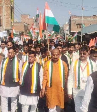 फोटो-23-सरदार पटैल के चित्र पर पुष्पांजलि अर्पित करते पूर्व सांसद डॉ. अशोक वाजपेयी। संवाद फोटो-23-सरदार पटैल के चित्र पर पुष्पांजलि अर्पित करते पूर्व सांसद डॉ. अशोक वाजपेयी। संवाद