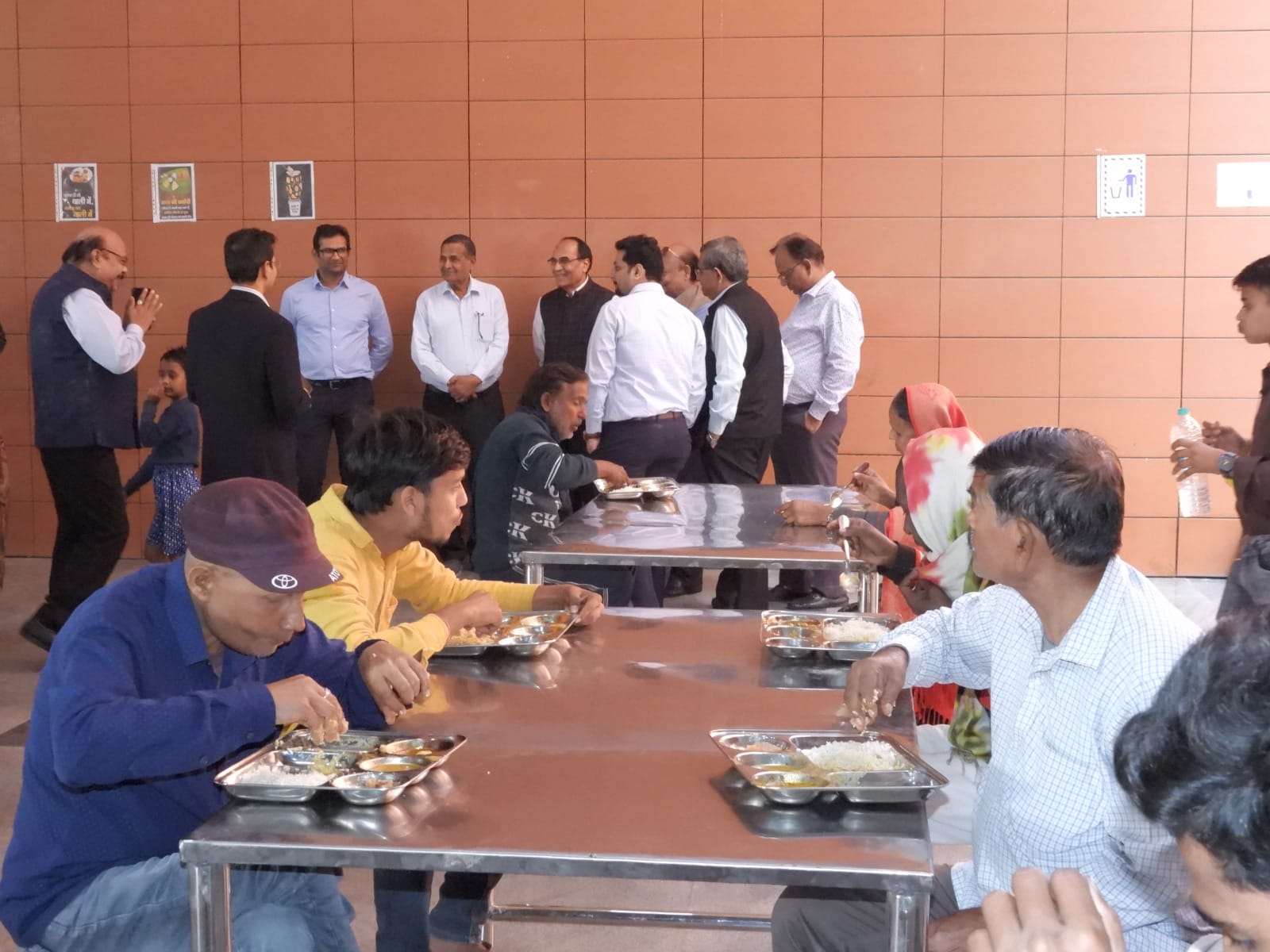 कैंसर संस्थान में तीमारदारों को निशुल्क भोजन सेवा का शुभारंभ