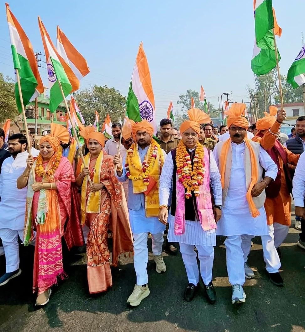 नगर में निकाली गई एकता रैली में शामिल भाजपाई व अन्य। संवाद