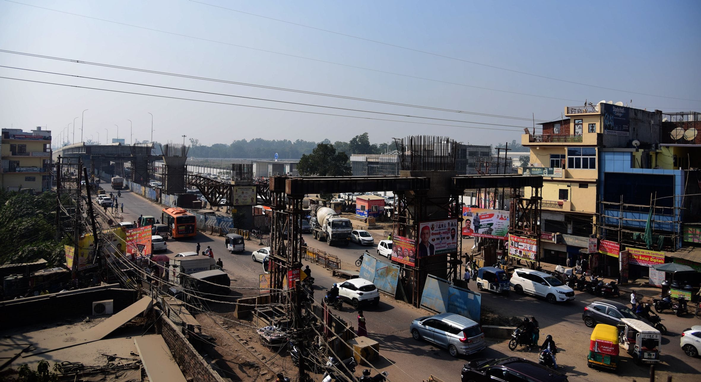 निर्मार्णाधीन लखनऊ-कानपुर एक्सप्रेसवे।