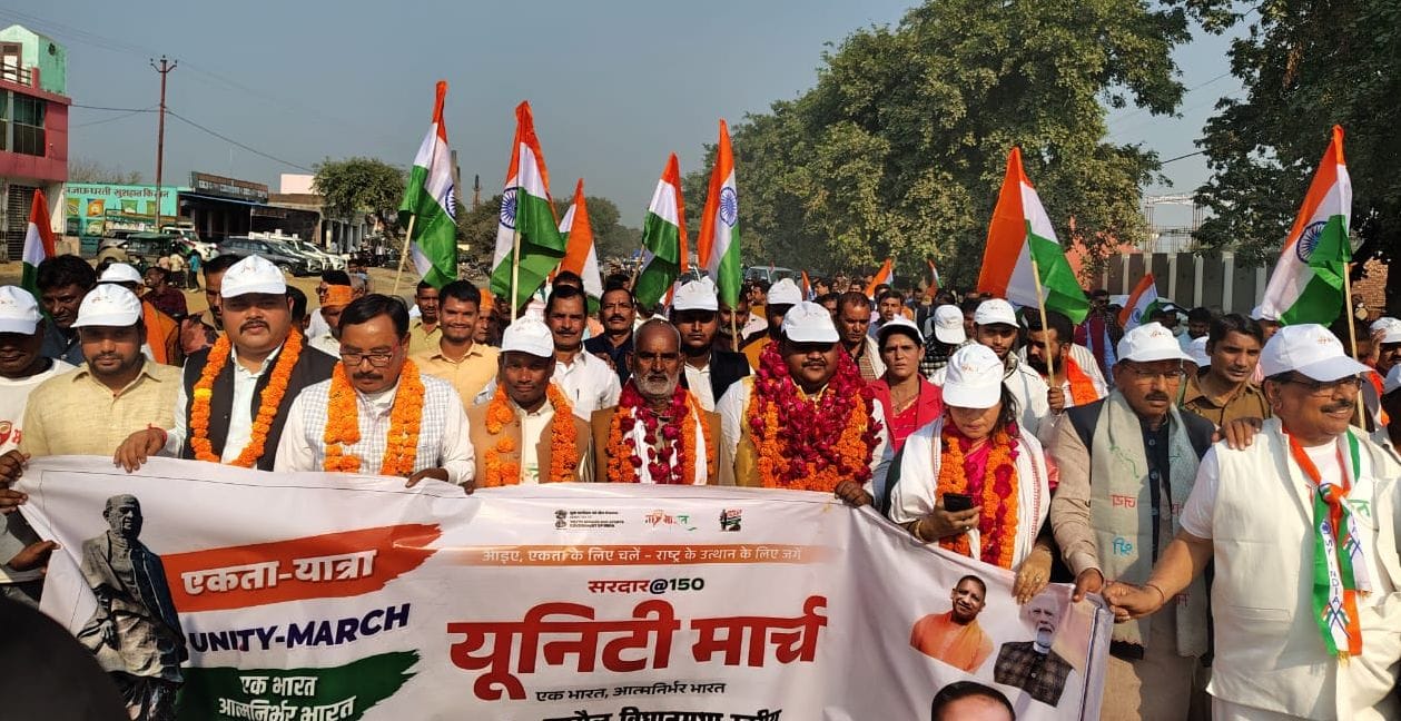 पुवायां में रन फॉर यूनिटी में शामिल एमएलसी, विधायक सहित अन्य लोग। संवाद पुवायां में रन फॉर यूनिटी में शामिल एमएलसी, विधायक सहित अन्य लोग। संवाद